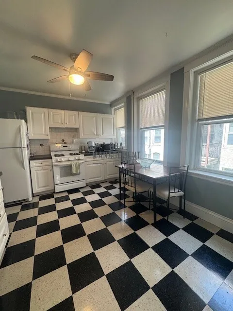2 bed, 1 bath apartment for rent at 30 Chiswick Rd Unit 5, Brighton — photo 11 of 12