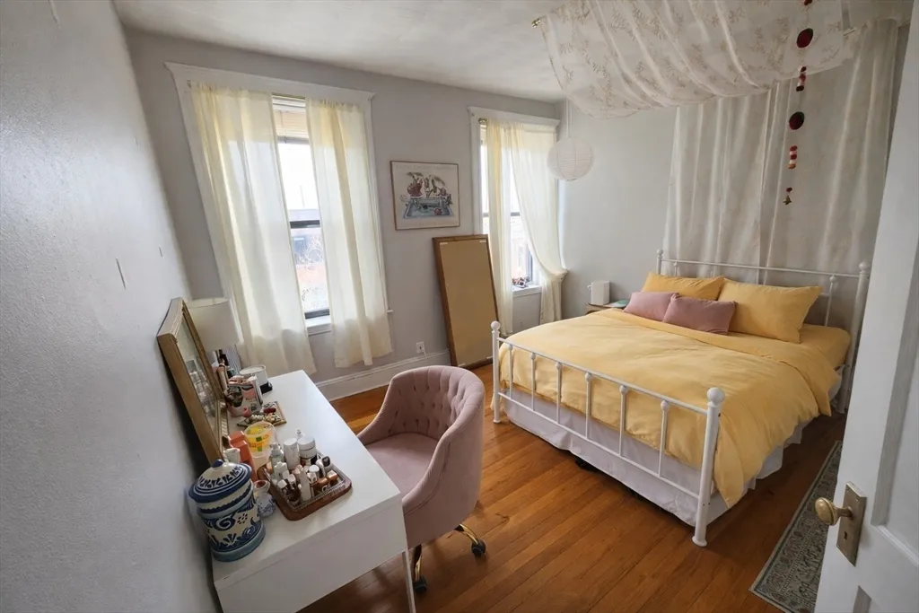 4 bed, 1 bath apartment for rent at 30 Claflin Rd Unit 2, Aspinwall Hill — photo 4 of 10