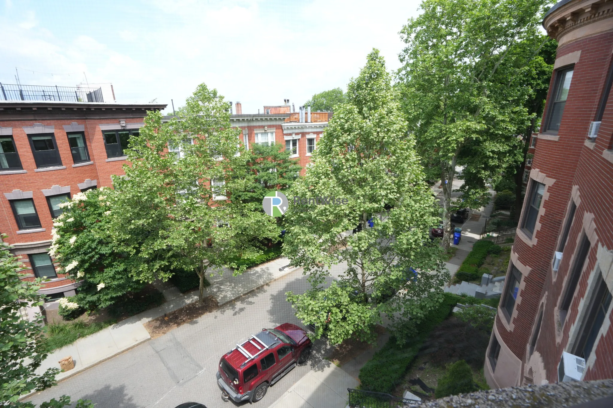 4 bed, 1 bath apartment for rent at 30 Claflin Rd Unit 3, Aspinwall Hill — photo 5 of 19
