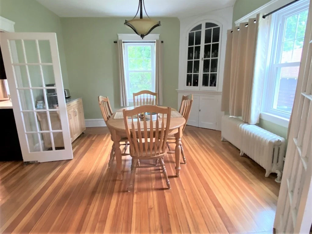 3 bed, 1 bath apartment for rent at 30 Cliff Ave Unit 1, Swansea — photo 3 of 17