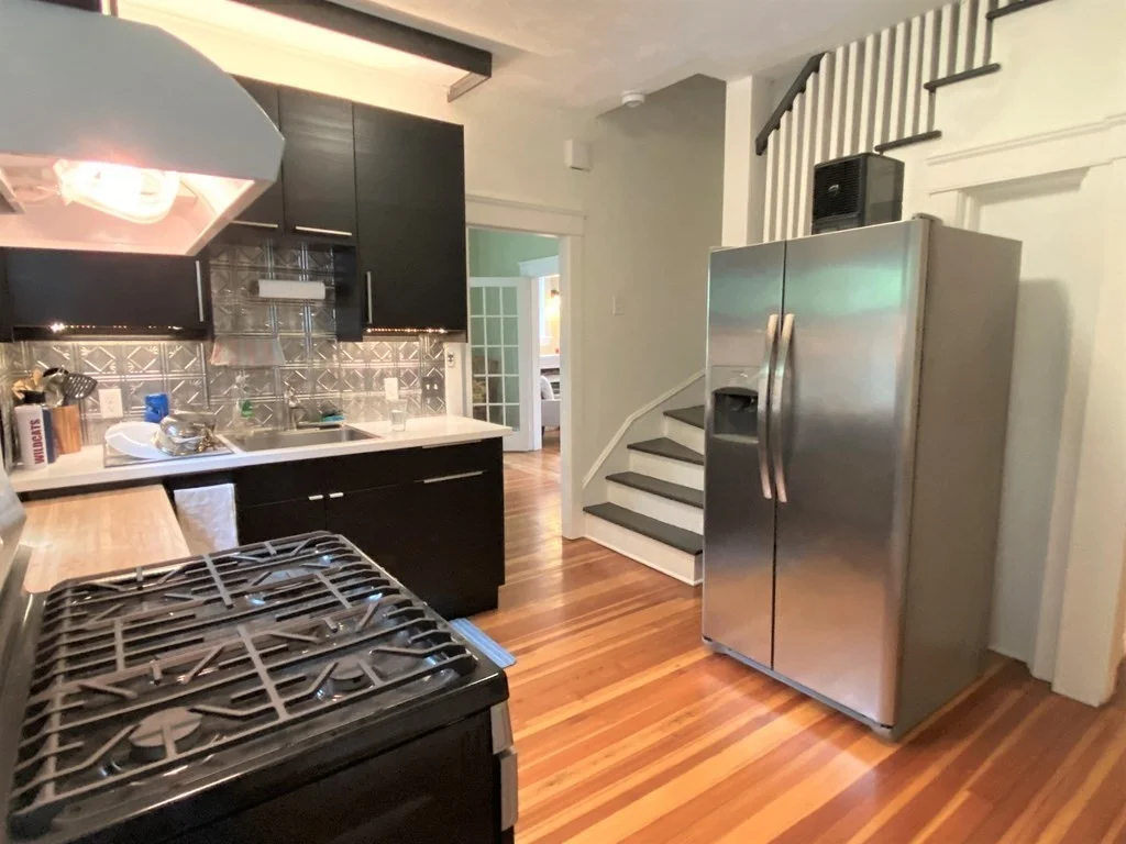 3 bed, 1 bath apartment for rent at 30 Cliff Ave Unit 1, Swansea — photo 2 of 17