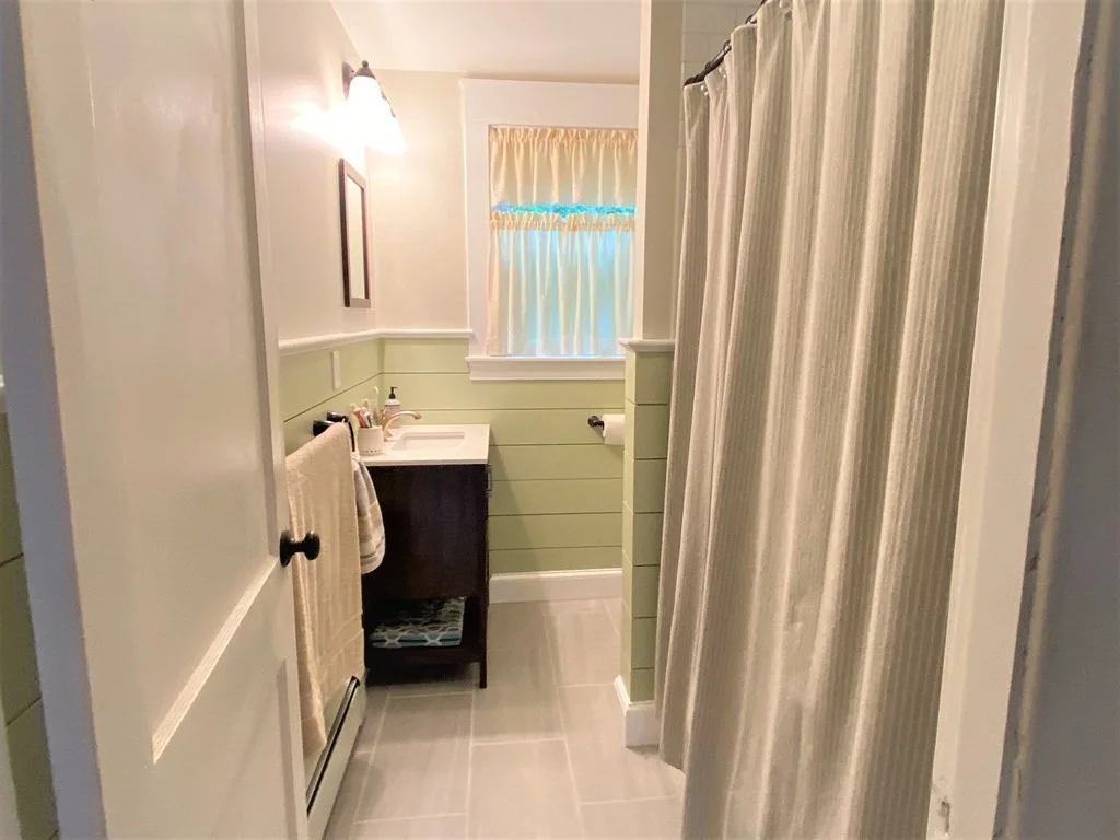 3 bed, 1 bath apartment for rent at 30 Cliff Ave Unit 1, Swansea — photo 12 of 17