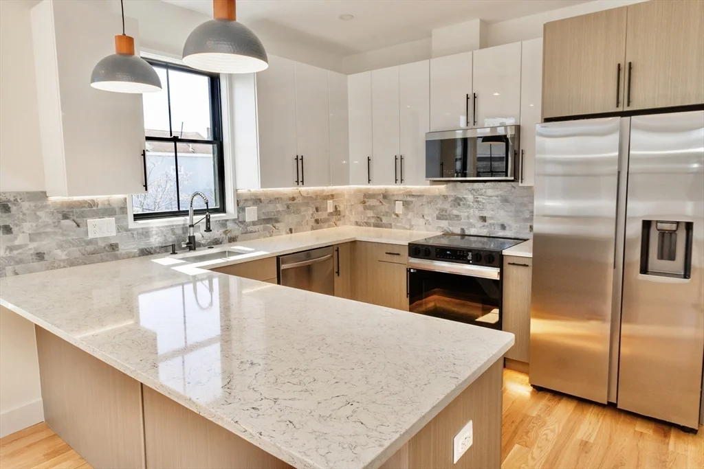 2 bed, 2 bath apartment for rent at 30 Clifton St Unit 30A, Roxbury — photo 4 of 21