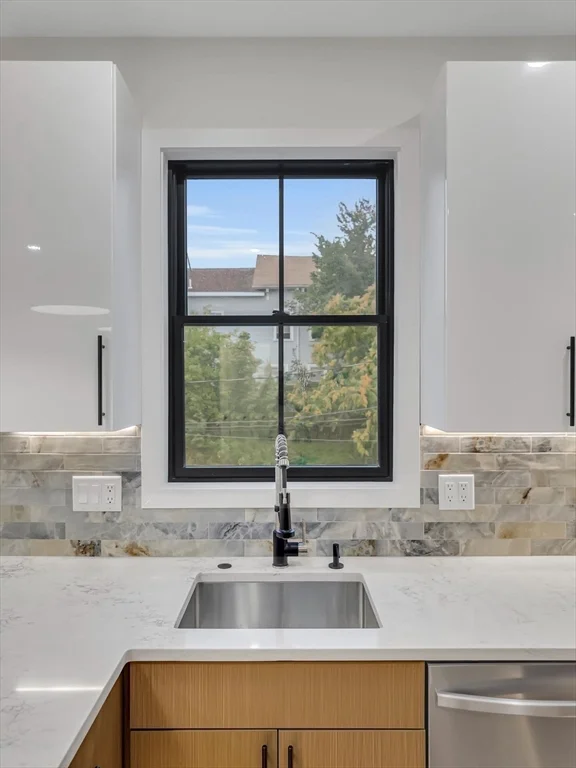 2 bed, 2 bath apartment for rent at 30 Clifton St Unit 30B, Roxbury — photo 3 of 25