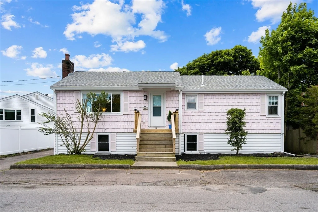 3 bed, 1 bath apartment for rent at 30 Coburn St Winter, Hull — photo 3 of 40