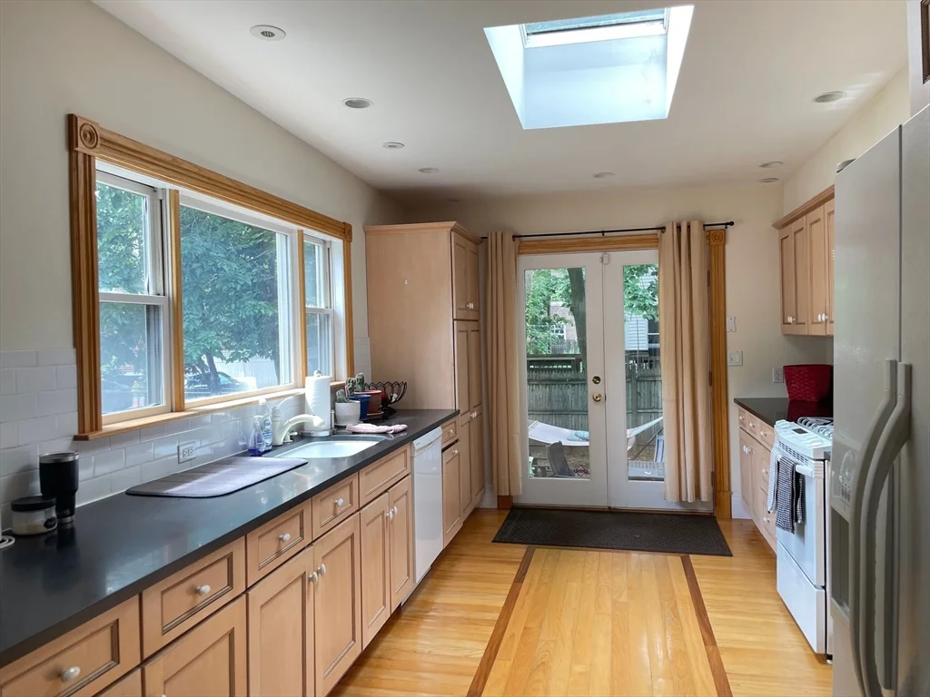 3 bed, 3 bath apartment for rent at 30 Cottage St Unit 30, Central Square — photo 3 of 14