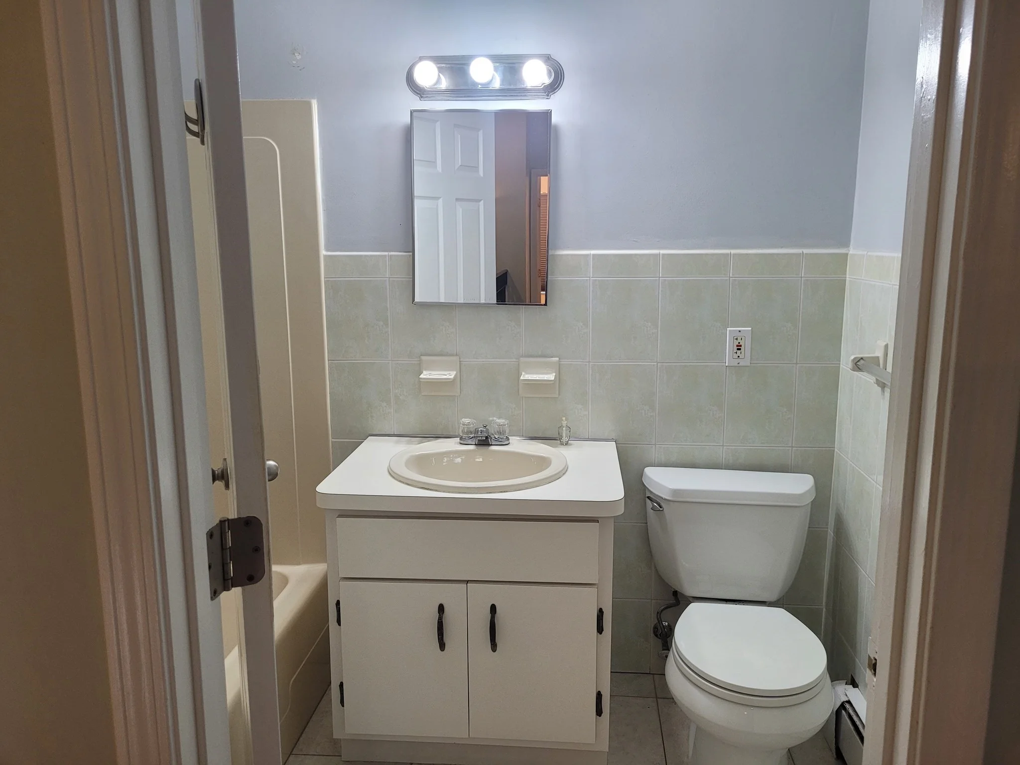 2 bed, 1 bath apartment for rent at 30 Courtland St Unit 2, Everett — photo 7 of 10