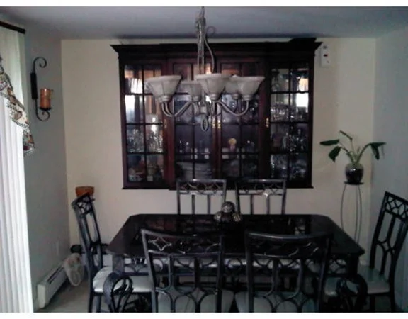 4 bed, 2 bath apartment for rent at 30 Dale Rd, Holbrook — photo 3 of 21