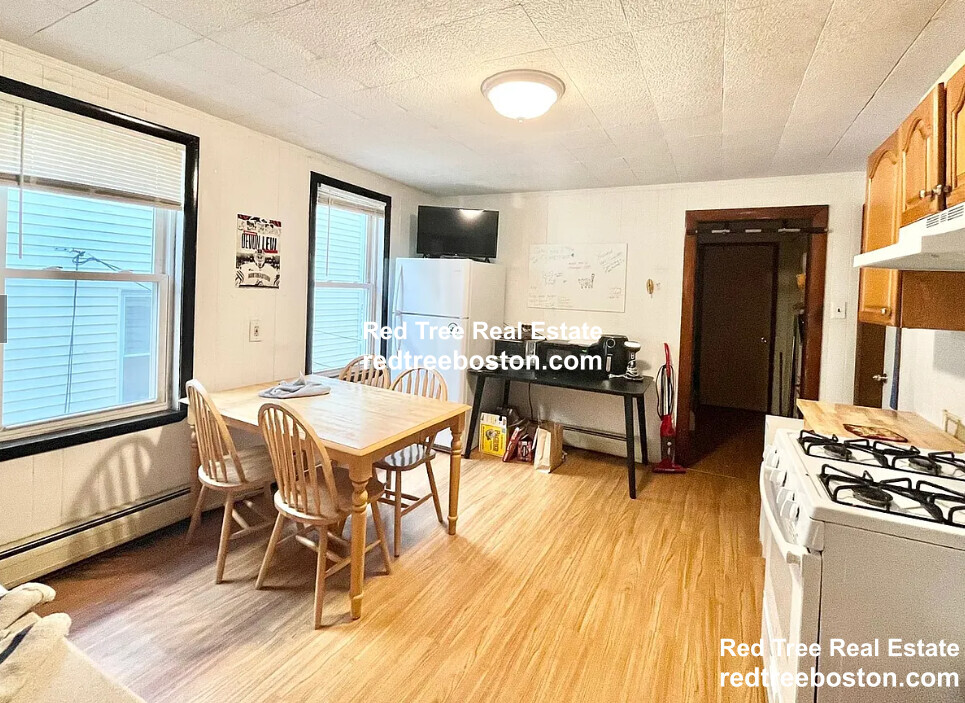4 bed, 1 bath apartment for rent at 30 Darling St Unit 2, Mission Hill — photo 2 of 10