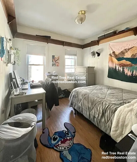 4 bed, 1 bath apartment for rent at 30 Darling St Unit 2, Mission Hill — photo 4 of 10