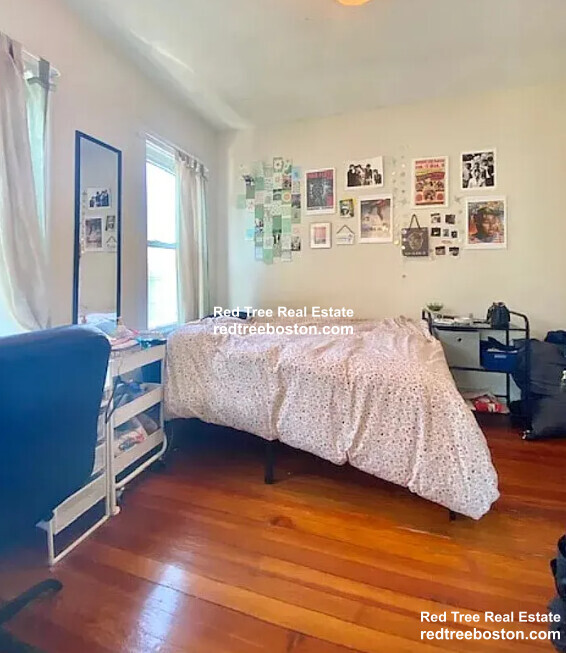 4 bed, 1 bath apartment for rent at 30 Darling St Unit 2, Mission Hill — photo 7 of 10
