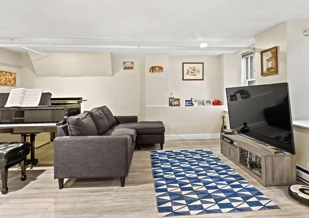 1 bed, 1 bath apartment for rent at 30 Dartmouth St Unit 1, South End — photo 3 of 11