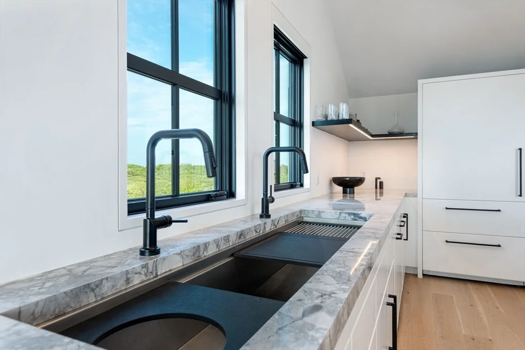 8+ bed, 4+ bath apartment for rent at 30 Devon Street   Big Dip, Nantucket — photo 7 of 42
