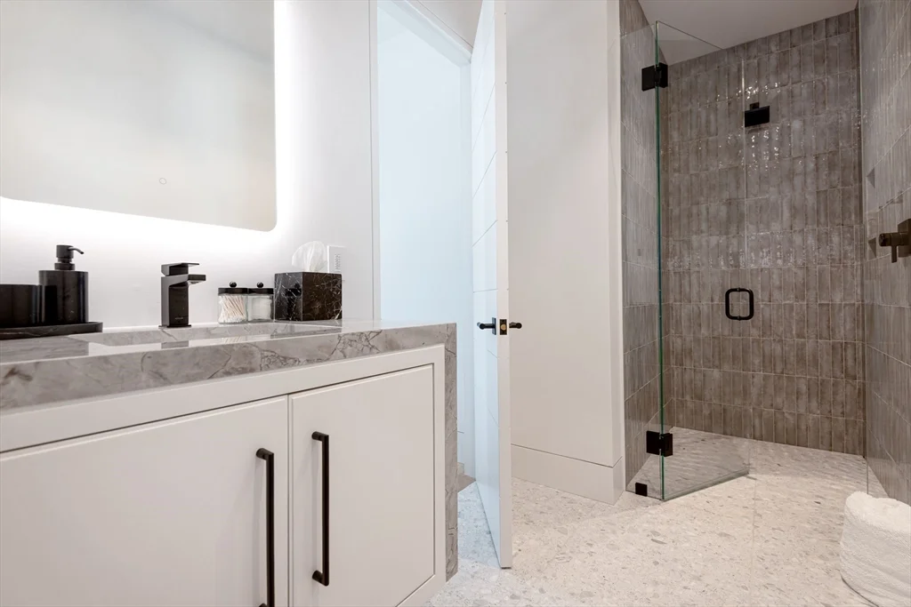 8+ bed, 4+ bath apartment for rent at 30 Devon Street   Big Dip, Nantucket — photo 12 of 42