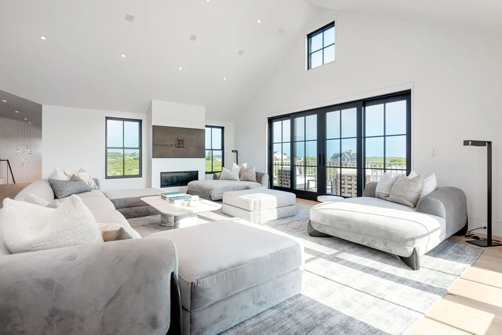 8+ bed, 4+ bath apartment for rent at 30 Devon Street   Big Dip, Nantucket — photo 3 of 42
