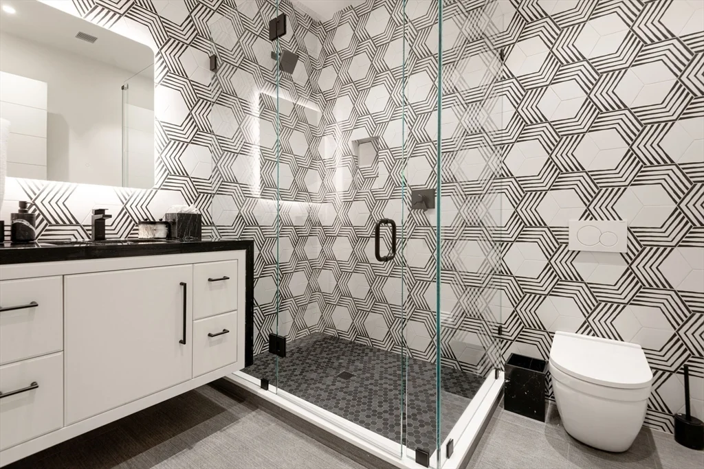 8+ bed, 4+ bath apartment for rent at 30 Devon Street   Big Dip, Nantucket — photo 14 of 42
