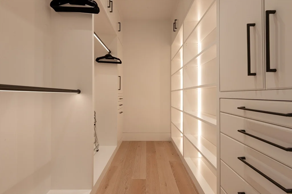 8+ bed, 4+ bath apartment for rent at 30 Devon Street   Big Dip, Nantucket — photo 15 of 42