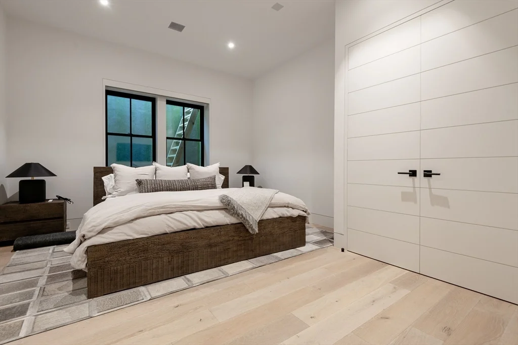 8+ bed, 4+ bath apartment for rent at 30 Devon Street   Big Dip, Nantucket — photo 33 of 42