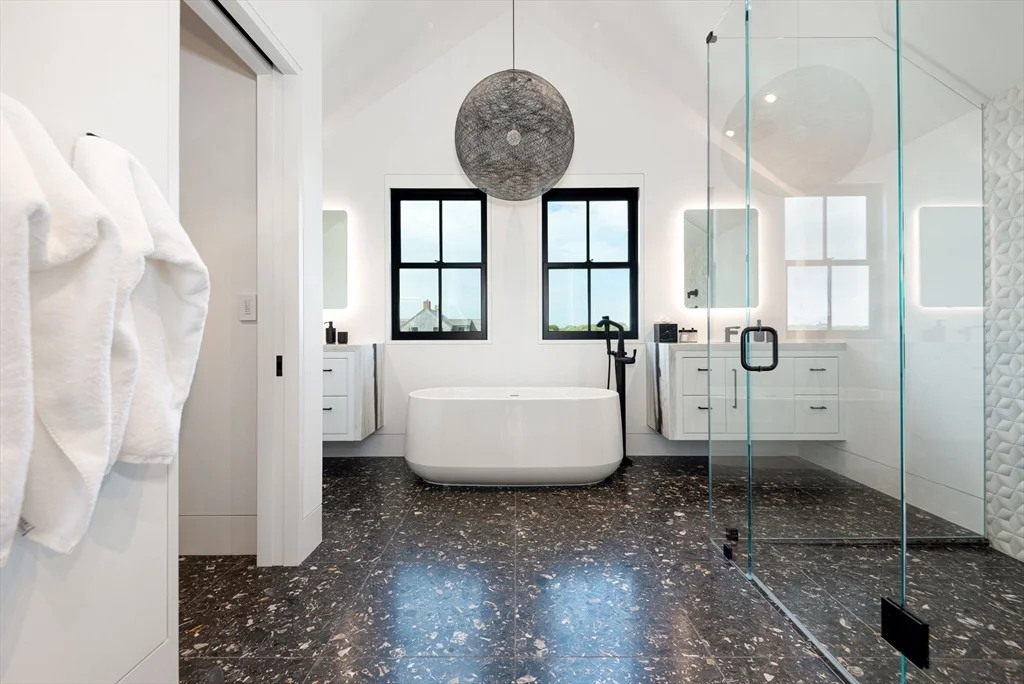 8+ bed, 4+ bath apartment for rent at 30 Devon Street   Big Dip, Nantucket — photo 11 of 42