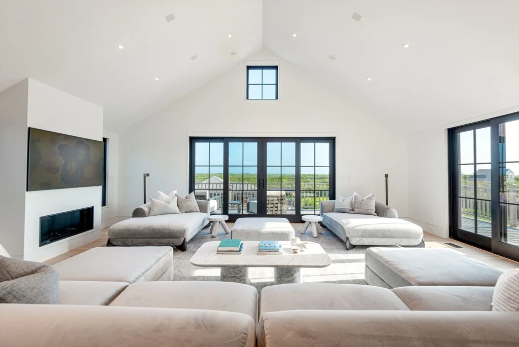 8+ bed, 4+ bath apartment for rent at 30 Devon Street   Big Dip, Nantucket — photo 2 of 42