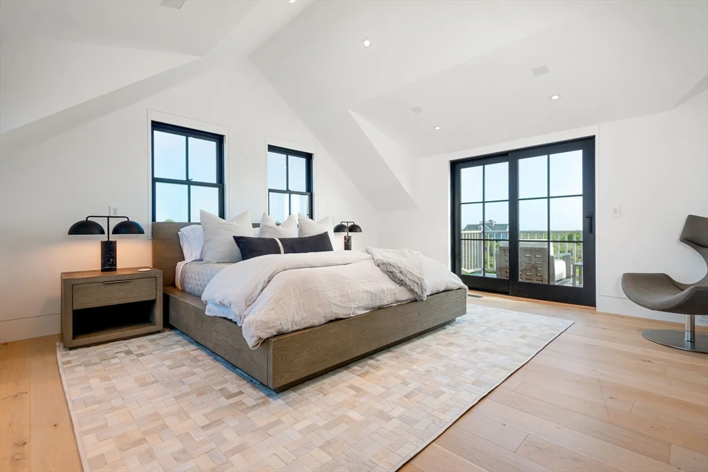 8+ bed, 4+ bath apartment for rent at 30 Devon Street   Big Dip, Nantucket — photo 35 of 42