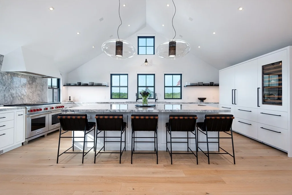 8+ bed, 4+ bath apartment for rent at 30 Devon Street   Big Dip, Nantucket — photo 5 of 42