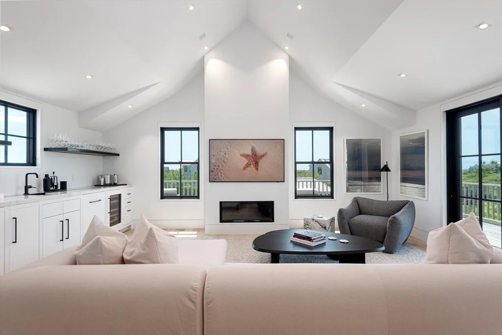 5 bed, 4+ bath apartment for rent at 30 Devon Street   Little Dip, Nantucket — photo 4 of 15