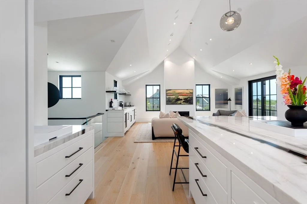 5 bed, 4+ bath apartment for rent at 30 Devon Street   Little Dip, Nantucket — photo 7 of 15