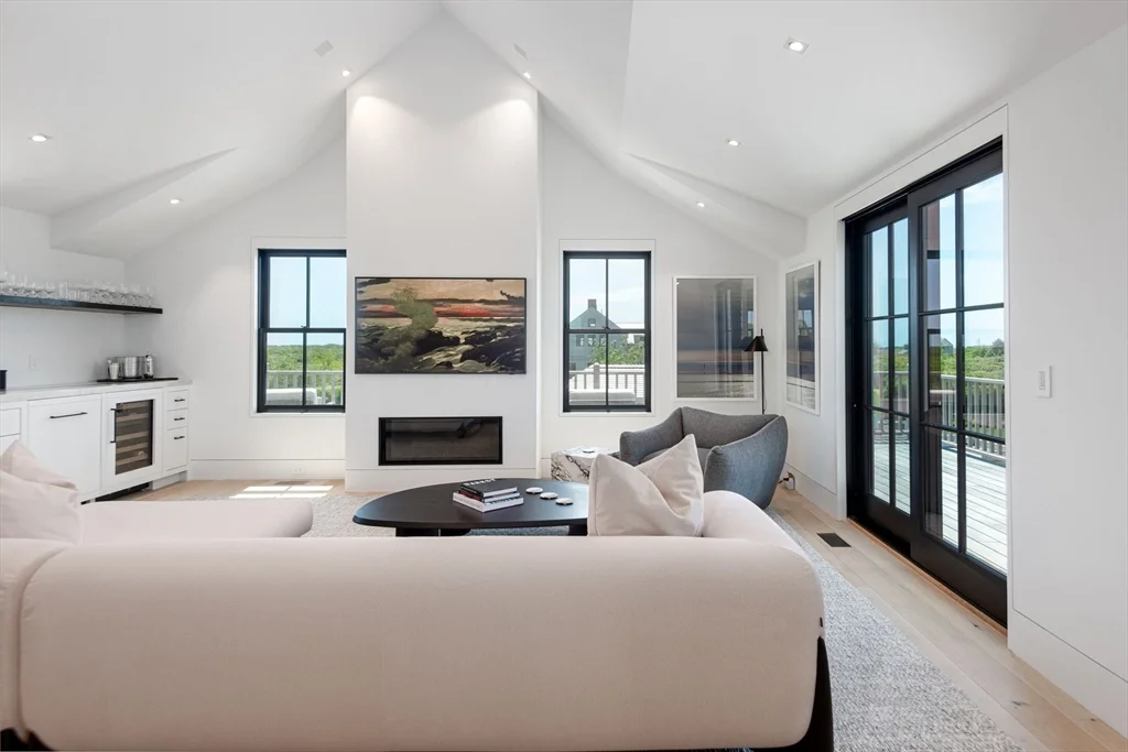 5 bed, 4+ bath apartment for rent at 30 Devon Street   Little Dip, Nantucket — photo 3 of 15