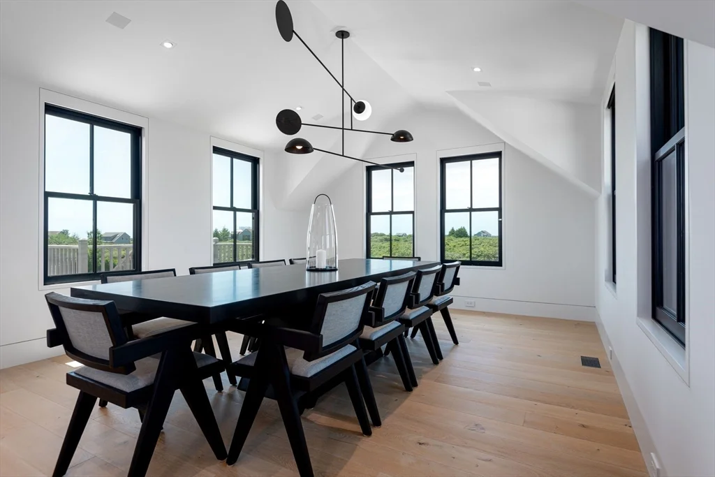5 bed, 4+ bath apartment for rent at 30 Devon Unit Little Dip, Nantucket — photo 5 of 17