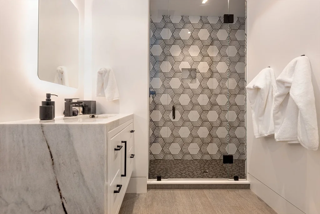 5 bed, 4+ bath apartment for rent at 30 Devon Unit Little Dip, Nantucket — photo 11 of 17