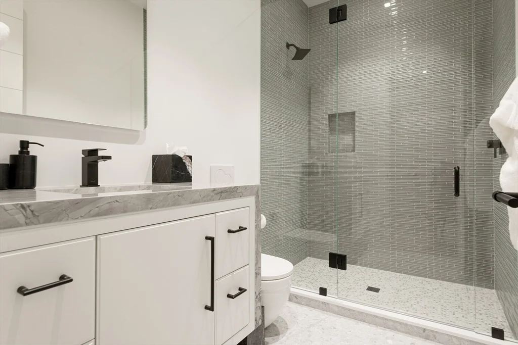 8+ bed, 4+ bath apartment for rent at 30 Devon Unit The Dips, Nantucket — photo 27 of 42