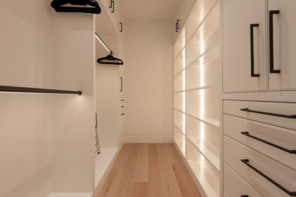 8+ bed, 4+ bath apartment for rent at 30 Devon Unit The Dips, Nantucket — photo 14 of 42