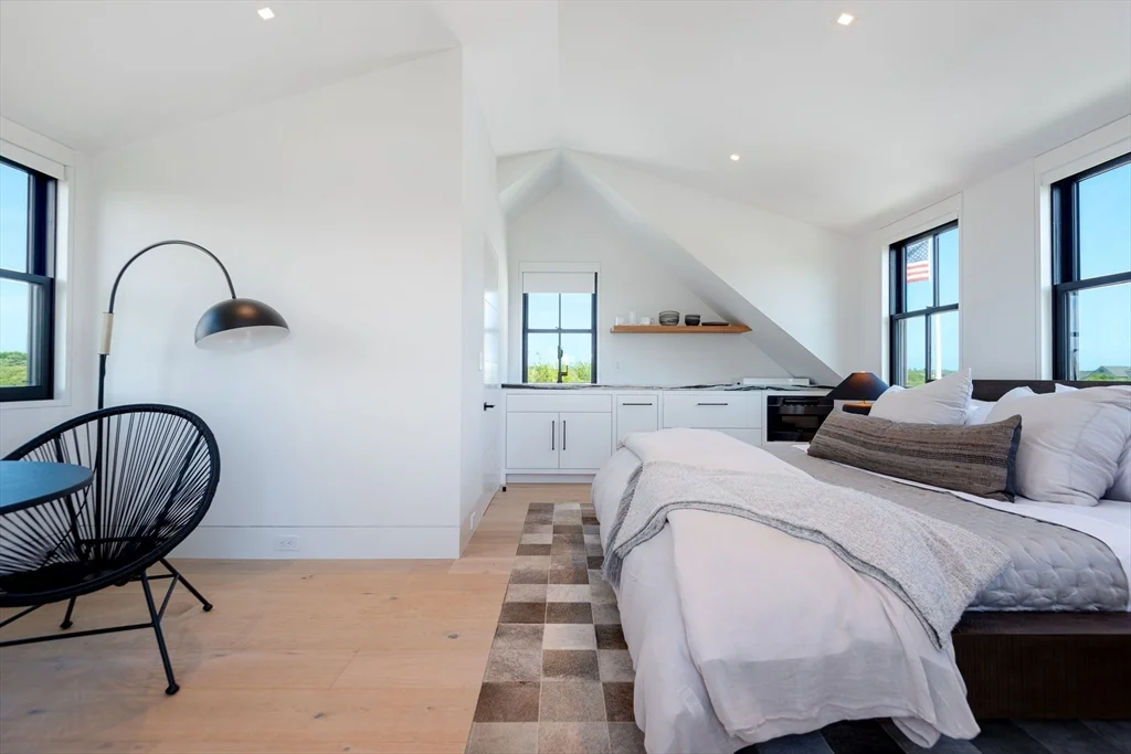 8+ bed, 4+ bath apartment for rent at 30 Devon Unit The Dips, Nantucket — photo 18 of 42