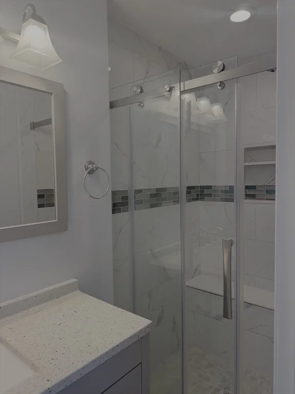 6 bed, 2 bath apartment for rent at 30 Dexter St Unit 30, Lynn — photo 4 of 21