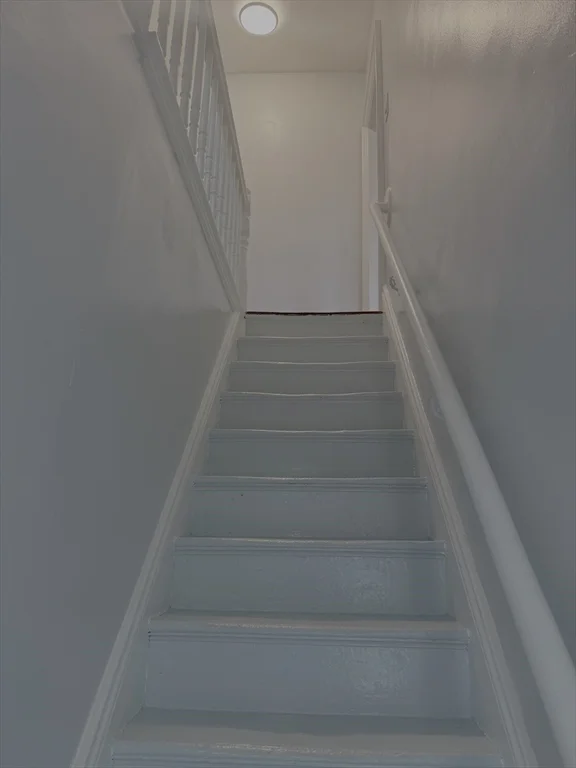 6 bed, 2 bath apartment for rent at 30 Dexter St Unit 30, Lynn — photo 5 of 21