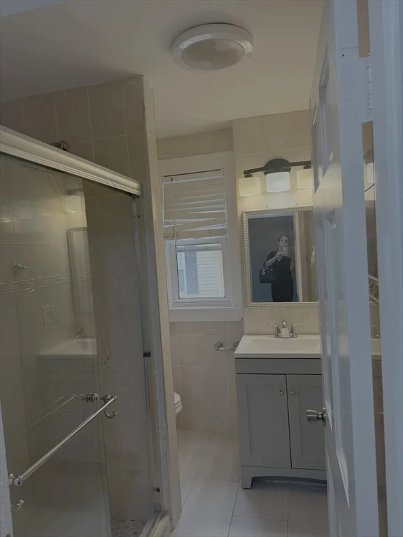 6 bed, 2 bath apartment for rent at 30 Dexter St Unit 30, Lynn — photo 13 of 21