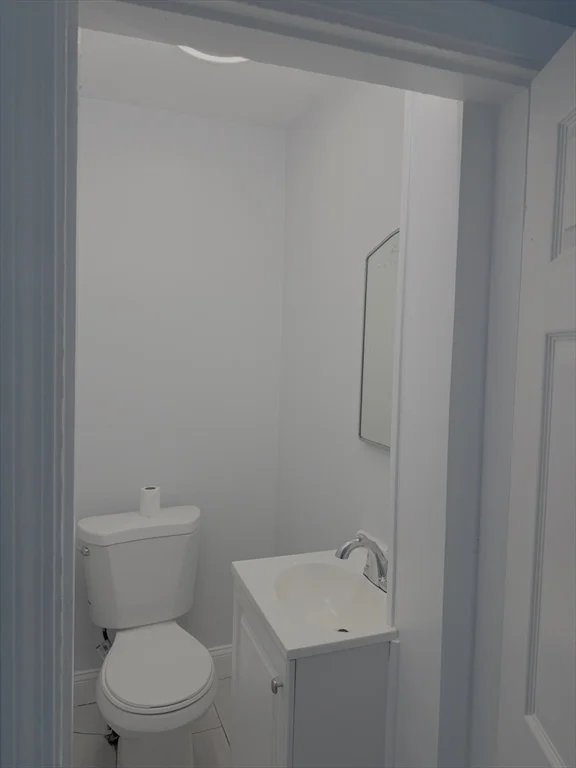 6 bed, 2 bath apartment for rent at 30 Dexter St Unit 30, Lynn — photo 9 of 21