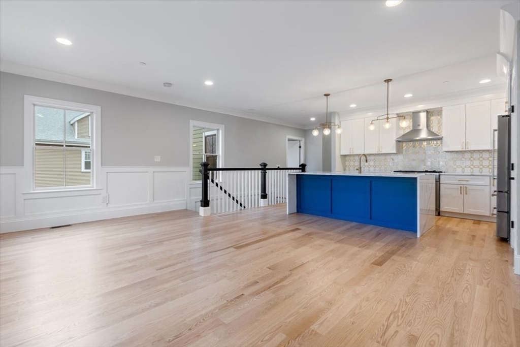 4 bed, 3 bath apartment for rent at 30 Dighton St Unit 1, Brighton — photo 4 of 17