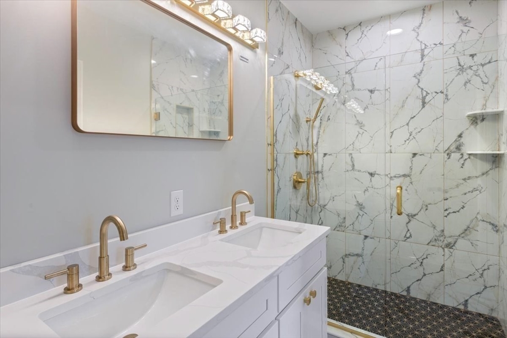 4 bed, 3 bath apartment for rent at 30 Dighton St Unit 1, Brighton — photo 7 of 17