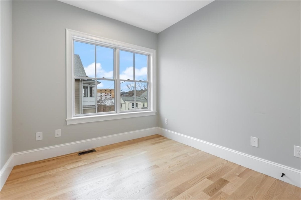 4 bed, 3 bath apartment for rent at 30 Dighton St Unit 1, Brighton — photo 8 of 17
