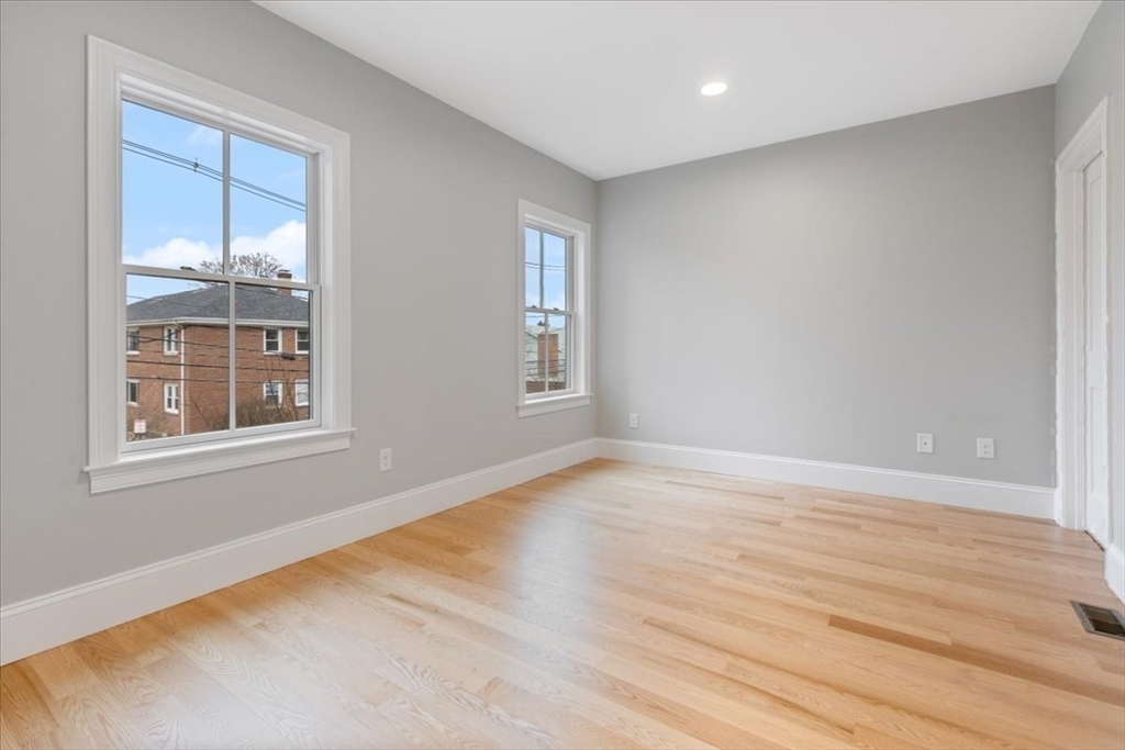 4 bed, 3 bath apartment for rent at 30 Dighton St Unit 1, Brighton — photo 6 of 17