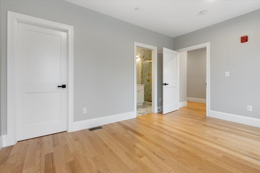 4 bed, 3 bath apartment for rent at 30 Dighton St Unit 1, Brighton — photo 11 of 17