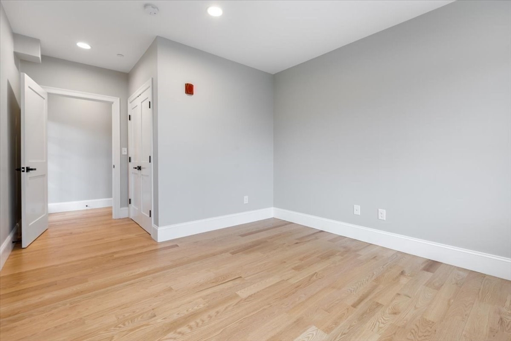 4 bed, 3 bath apartment for rent at 30 Dighton St Unit 1, Brighton — photo 13 of 17