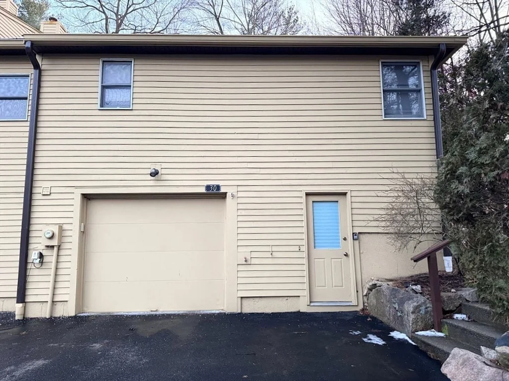 2 bed, 2 bath apartment for rent at 30 E Bluff Rd Unit 30, Ashland — photo 11 of 19