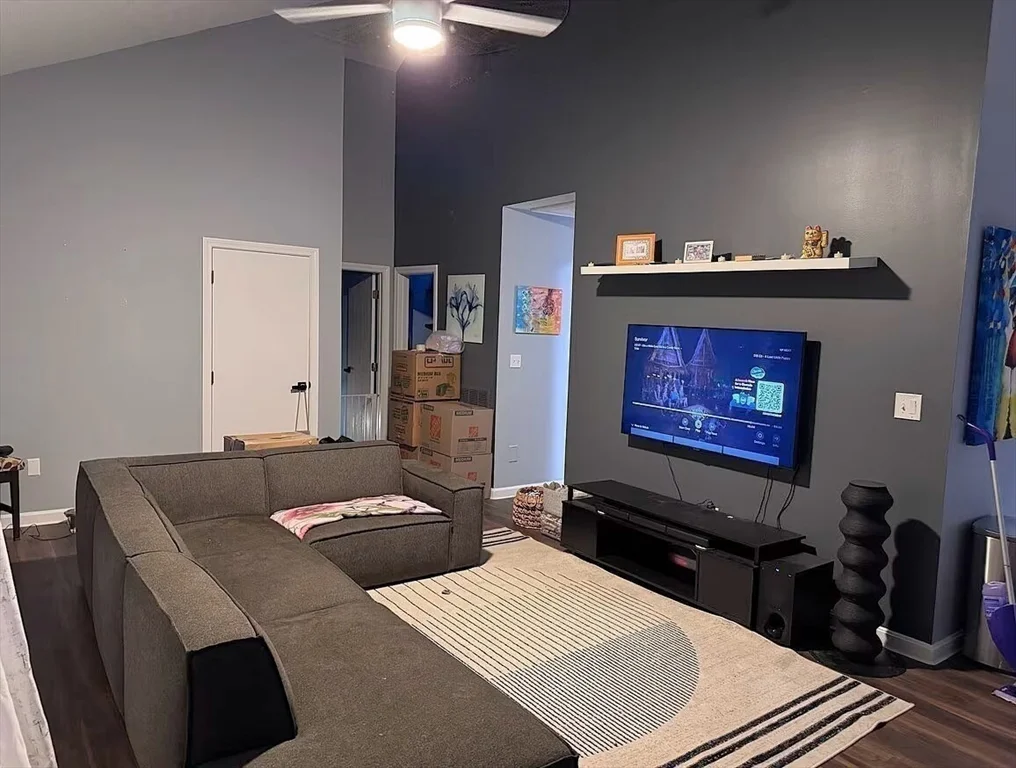2 bed, 2 bath apartment for rent at 30 E Bluff Rd Unit 30, Ashland — photo 6 of 19