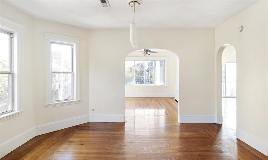 3 bed, 1 bath apartment for rent at 30 Early Ave Unit 2, Lawrence Estates — photo 3 of 23