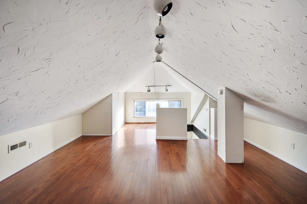 3 bed, 1 bath apartment for rent at 30 Early Ave Unit 2, Lawrence Estates — photo 17 of 23