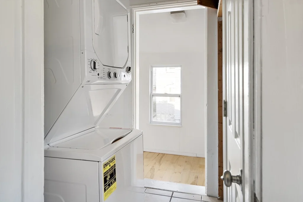3 bed, 1 bath apartment for rent at 30 Early Ave Unit 2, Lawrence Estates — photo 14 of 23