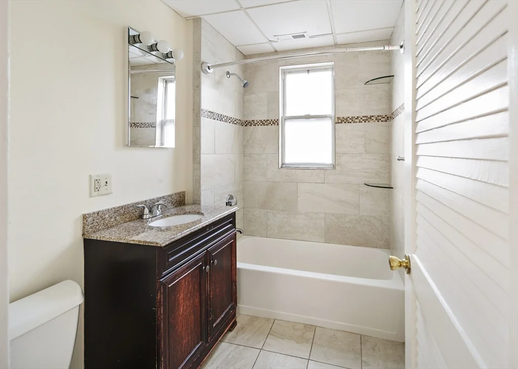 3 bed, 1 bath apartment for rent at 30 Early Ave Unit 2, Lawrence Estates — photo 13 of 23